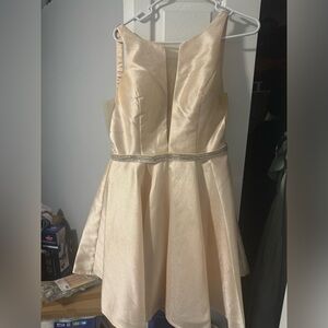 Short Champagne Dama Dress. Size: Large